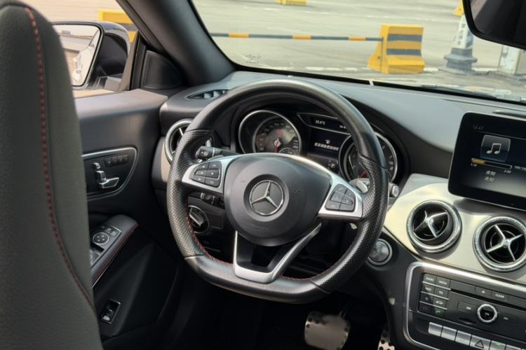 Used Mercedes-Benz CLA 2017 CLA 220 4MATIC Interior 2