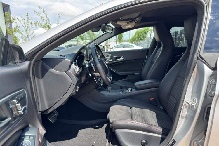 Used Mercedes-Benz CLA 2017 CLA 220 4MATIC Interior 2