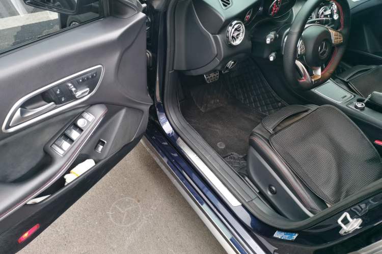 Used Mercedes-Benz CLA 2017 CLA 220 4MATIC Interior 3