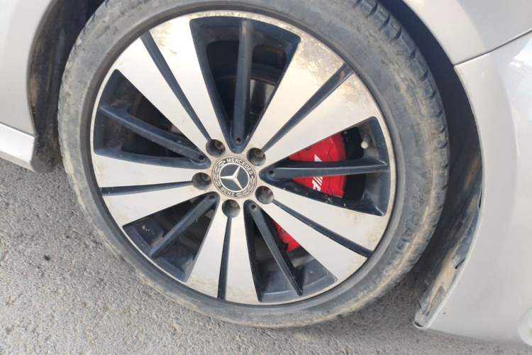 Used Mercedes-Benz CLA 2017 Facelifted CLA 200 Stylish Edition Right Front Wheel Hub