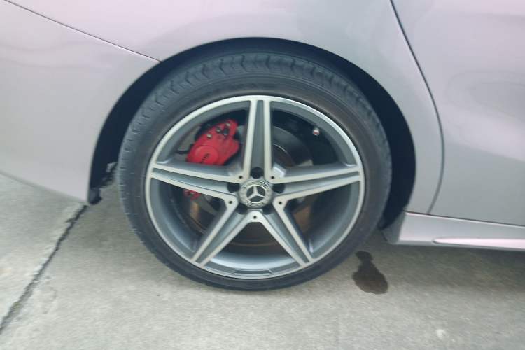 Used Mercedes-Benz CLA 2017 Facelifted CLA 200 Stylish Edition Right Rear Wheel Hub
