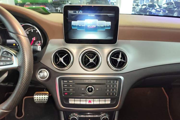 Used Mercedes-Benz CLA 2017 CLA 260 4MATIC Audio And AC Panel