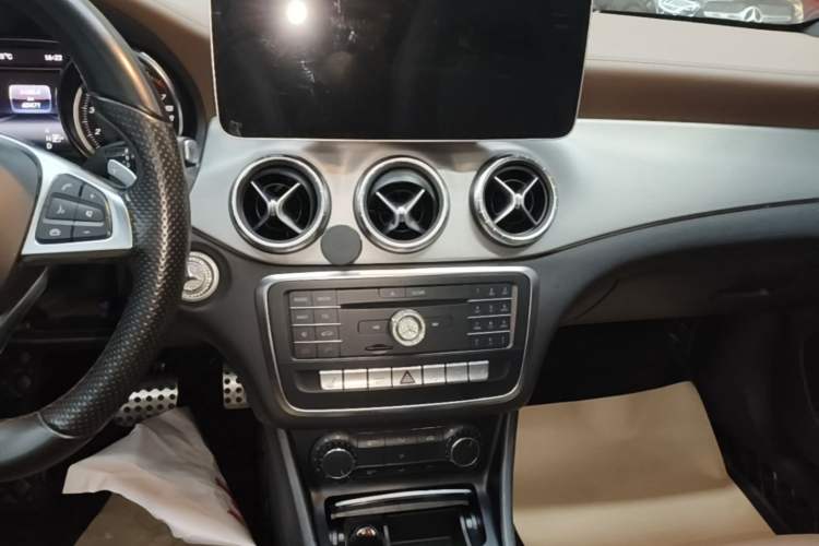 Used Mercedes-Benz CLA 2017 CLA 260 4MATIC Audio And AC Panel