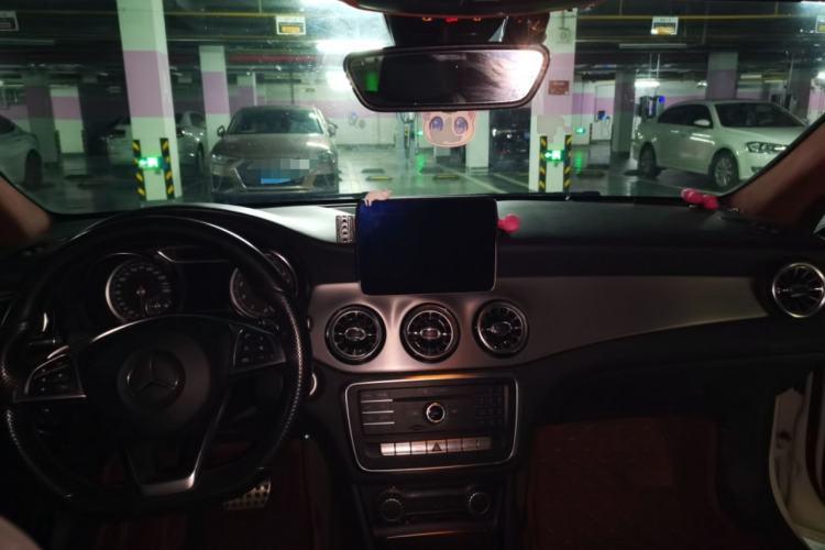 Used Mercedes-Benz CLA 2017 CLA 220 4MATIC Center Console