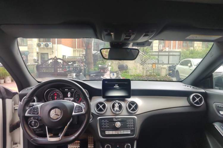 Used Mercedes-Benz CLA 2017 CLA 220 4MATIC Center Console