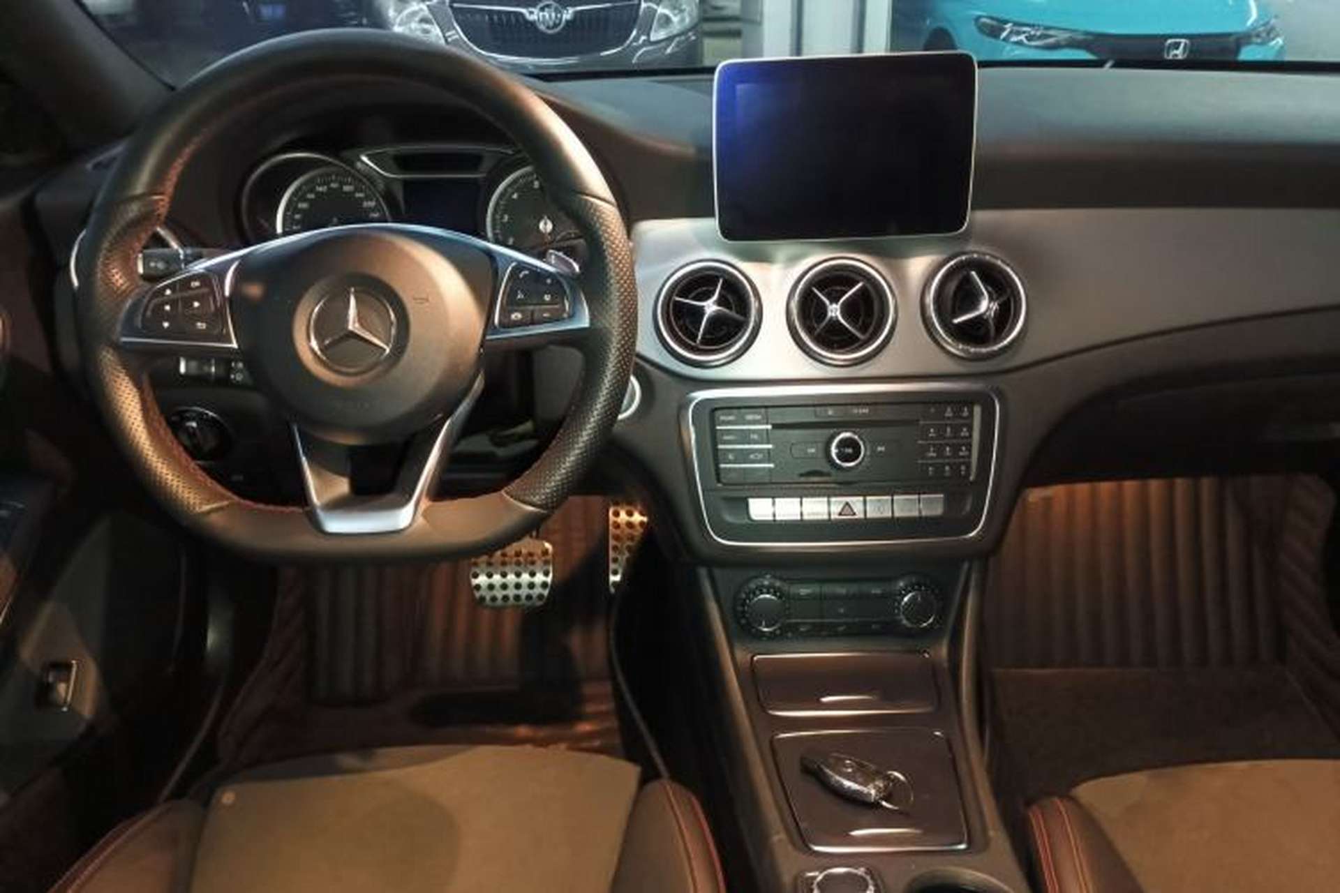 Used Mercedes-Benz CLA 2017 Refreshed CLA 220 4MATIC Center Console