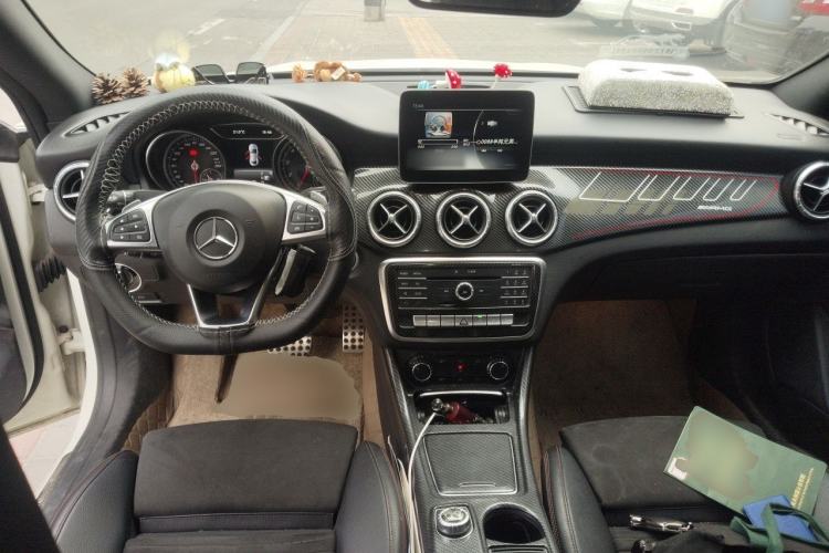 Used Mercedes-Benz CLA 2017 Refreshed CLA 220 4MATIC Center Console