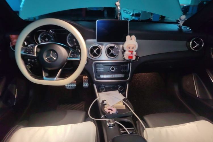 Used Mercedes-Benz CLA 2017 CLA 260 4MATIC Center Console