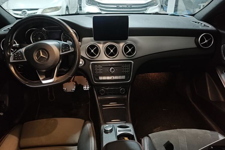 Used Mercedes-Benz CLA 2017 Refreshed CLA 220 4MATIC Center Console