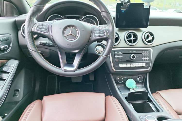Used Mercedes-Benz CLA 2017 Facelifted CLA 200 Stylish Edition Center Console