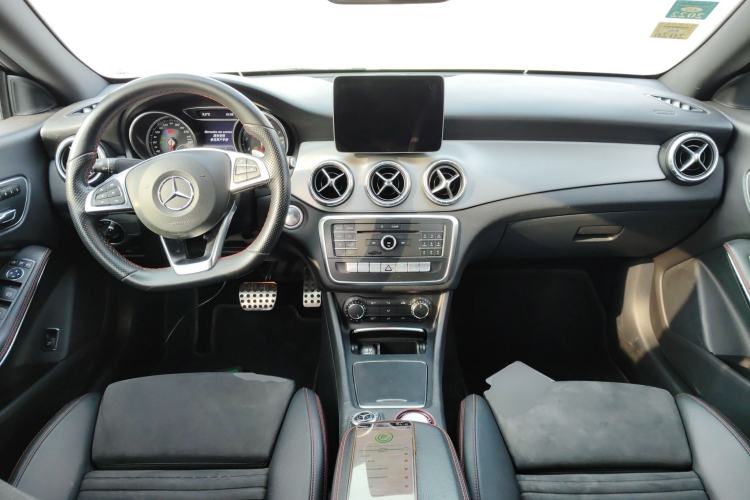 Used Mercedes-Benz CLA 2017 Refreshed CLA 220 4MATIC Center Console