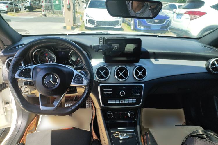 Used Mercedes-Benz CLA 2017 Refreshed CLA 220 4MATIC Center Console