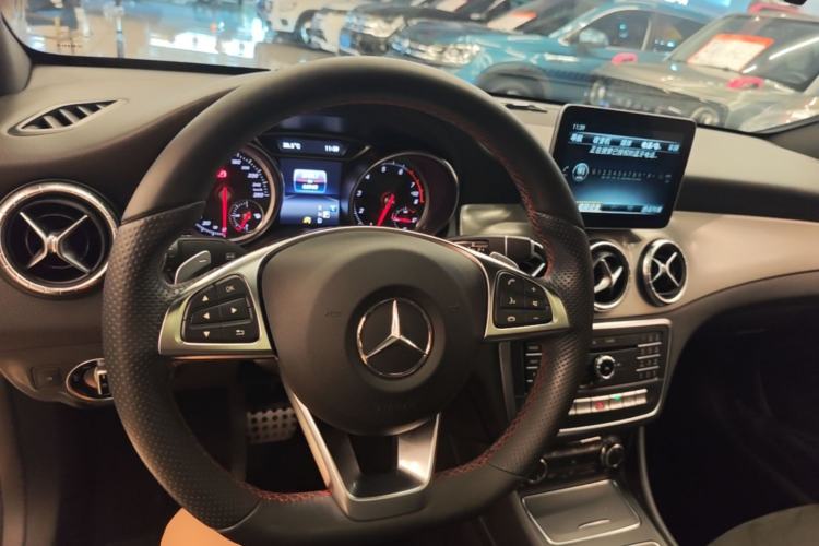 Used Mercedes-Benz CLA 2017 CLA 220 4MATIC Polar Limited Edition Center Console