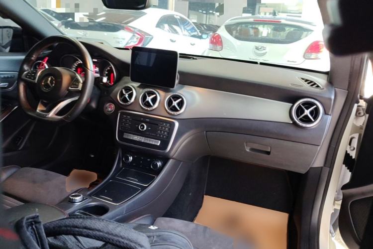 Used Mercedes-Benz CLA 2017 CLA 220 4MATIC Center Console