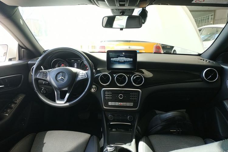 Used Mercedes-Benz CLA 2017 Facelifted CLA 180 Center Console