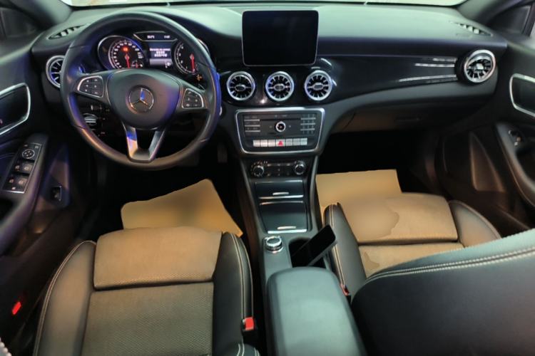 Used Mercedes-Benz CLA 2017 Facelifted CLA 180 Center Console