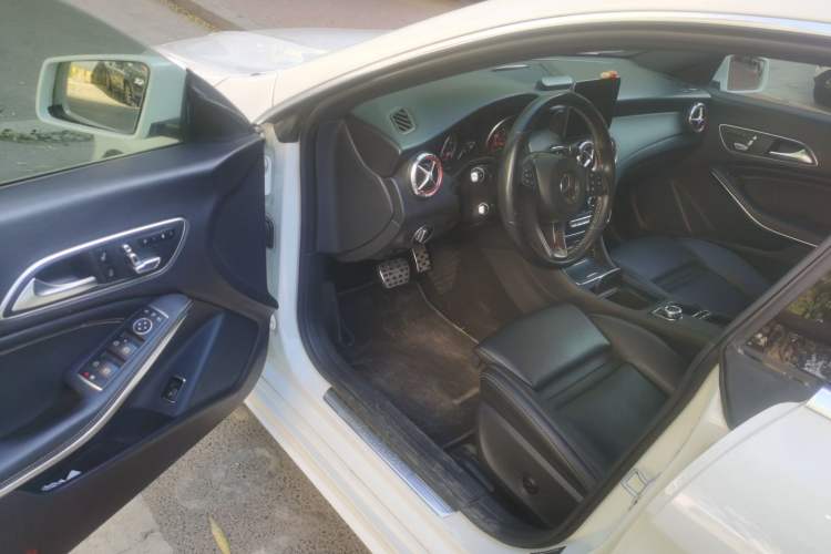 Used Mercedes-Benz CLA 2017 Facelifted CLA 200 Stylish Edition Driver Seat