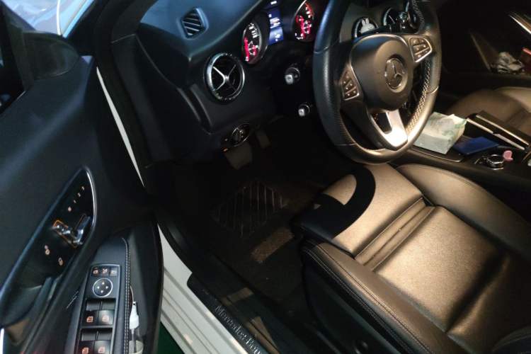 Used Mercedes-Benz CLA 2017 Facelifted CLA 200 Stylish Edition Driver Seat