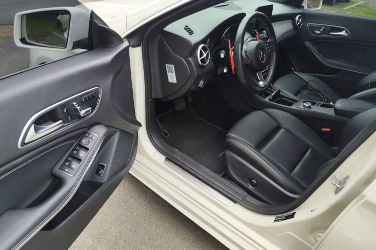 Used Mercedes-Benz CLA 2017 Facelifted CLA 200 Stylish Edition Driver Seat