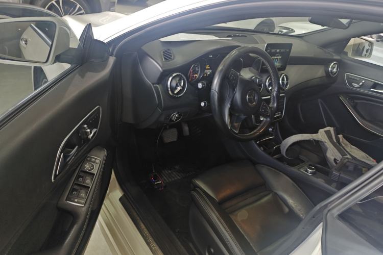Used Mercedes-Benz CLA 2017 Facelifted CLA 200 Stylish Edition Driver Seat