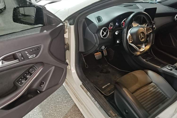 Used Mercedes-Benz CLA 2017 Refreshed CLA 220 4MATIC Driver Seat