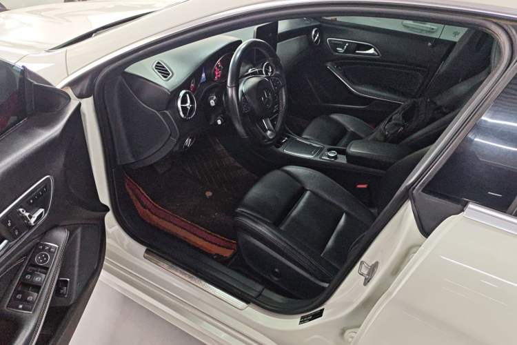 Used Mercedes-Benz CLA 2017 Facelifted CLA 200 Stylish Edition Driver Seat