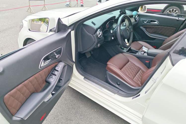 Used Mercedes-Benz CLA 2017 Facelifted CLA 200 Stylish Edition Driver Seat