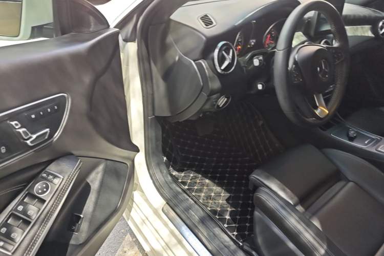 Used Mercedes-Benz CLA 2017 Facelifted CLA 200 Stylish Edition Driver Seat