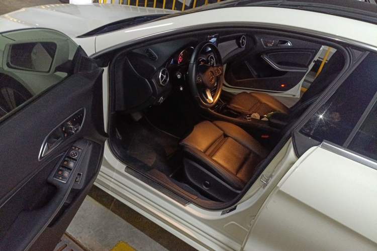 Used Mercedes-Benz CLA 2017 Facelifted CLA 200 Stylish Edition Driver Seat