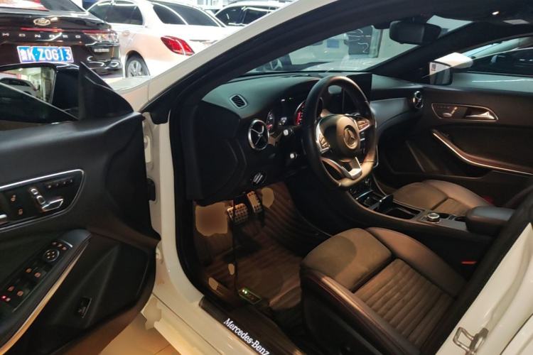 Used Mercedes-Benz CLA 2017 Refreshed CLA 220 4MATIC Driver Seat