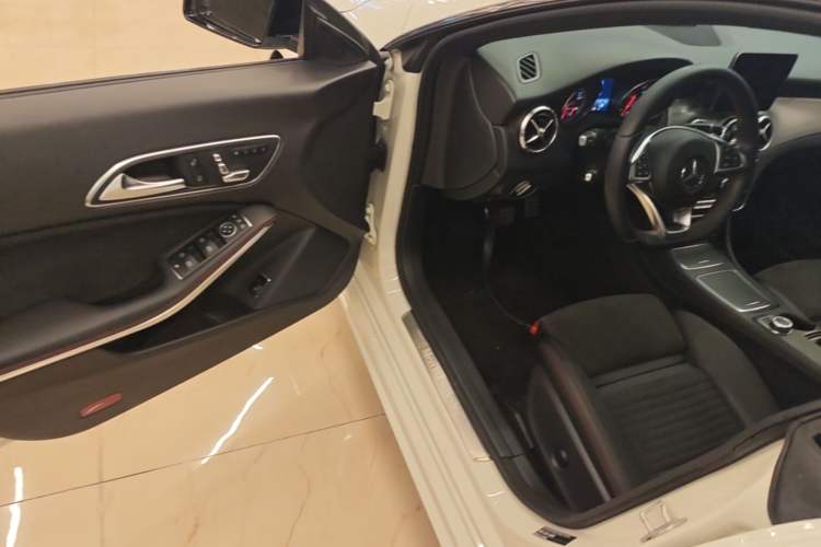 Used Mercedes-Benz CLA 2017 CLA 220 4MATIC Polar Limited Edition Driver Seat