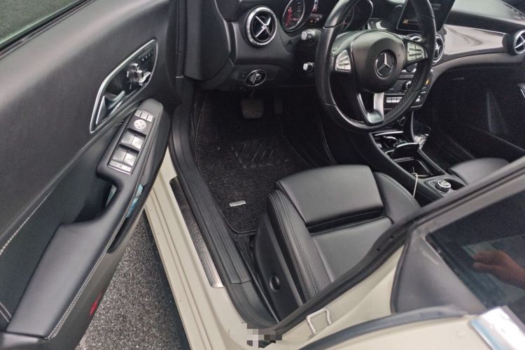 Used Mercedes-Benz CLA 2017 Facelifted CLA 200 Stylish Edition Driver Seat