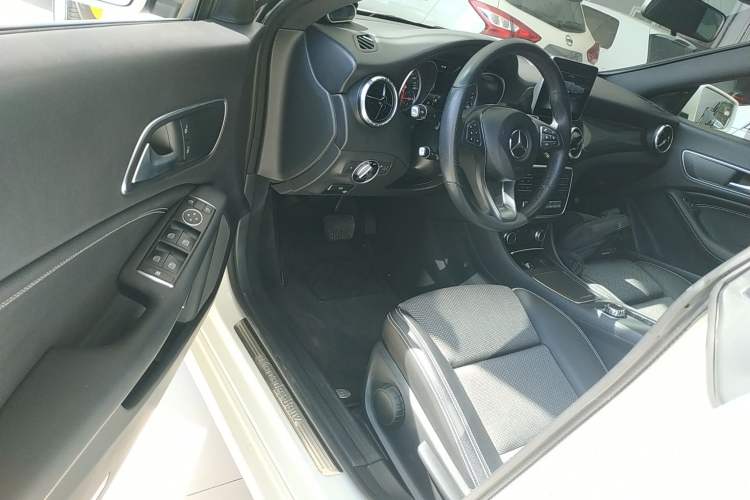 Used Mercedes-Benz CLA 2017 Facelifted CLA 180 Driver Seat