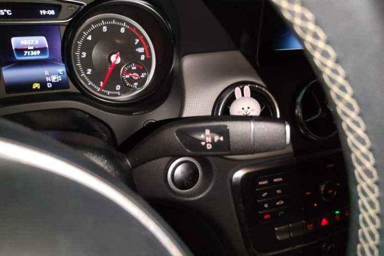 Used Mercedes-Benz CLA 2017 Facelifted CLA 200 Stylish Edition Gear Lever