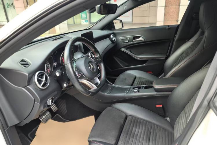 Used Mercedes-Benz CLA 2017 CLA 220 4MATIC Interior 2