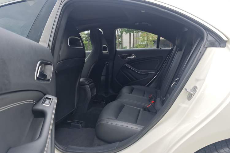 Used Mercedes-Benz CLA 2017 Facelifted CLA 200 Stylish Edition Interior 3