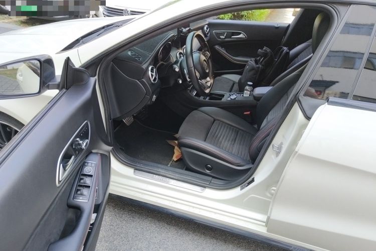 Used Mercedes-Benz CLA 2017 Refreshed CLA 220 4MATIC Interior 3