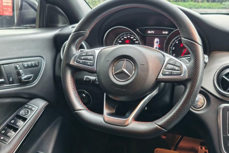Used Mercedes-Benz CLA 2017 Refreshed CLA 220 4MATIC Interior 5