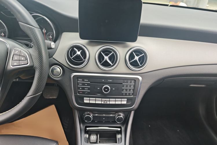 Used Mercedes-Benz CLA 2017 Facelifted CLA 200 Stylish Edition Interior 5