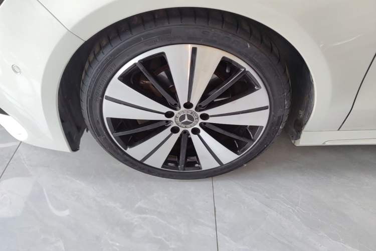 Used Mercedes-Benz CLA 2017 Facelifted CLA 200 Stylish Edition Left Front Wheel Hub