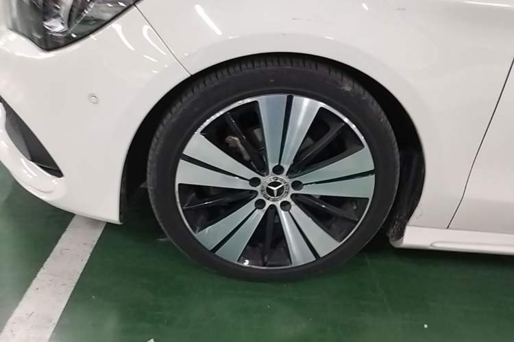 Used Mercedes-Benz CLA 2017 Facelifted CLA 200 Stylish Edition Left Front Wheel Hub