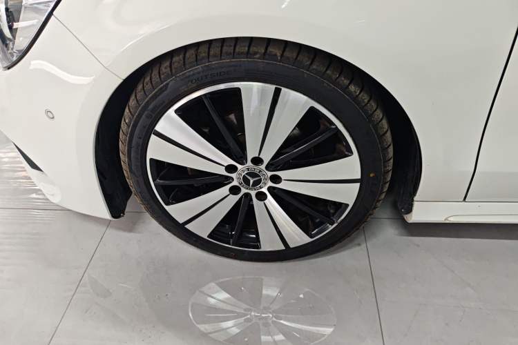 Used Mercedes-Benz CLA 2017 Facelifted CLA 200 Stylish Edition Left Front Wheel Hub