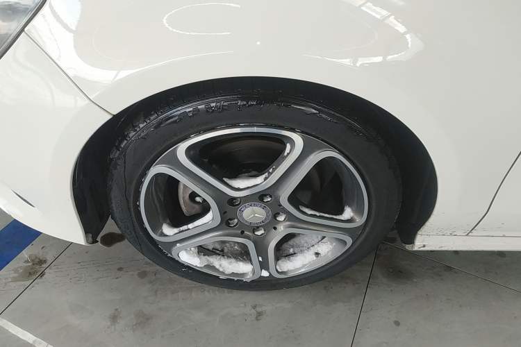 Used Mercedes-Benz CLA 2017 Facelifted CLA 180 Left Front Wheel Hub
