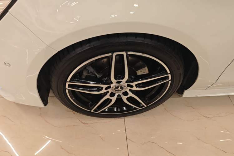 Used Mercedes-Benz CLA 2017 CLA 220 4MATIC Polar Limited Edition Left Front Wheel Hub