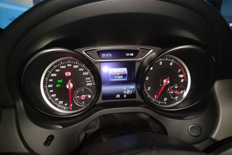 Used Mercedes-Benz CLA 2017 Facelifted CLA 200 Stylish Edition Odometer Close Up