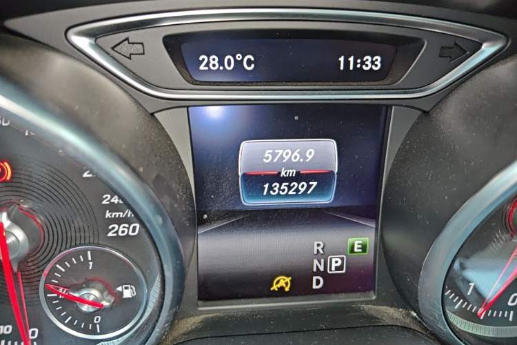 Used Mercedes-Benz CLA 2017 CLA 260 4MATIC Odometer Close Up