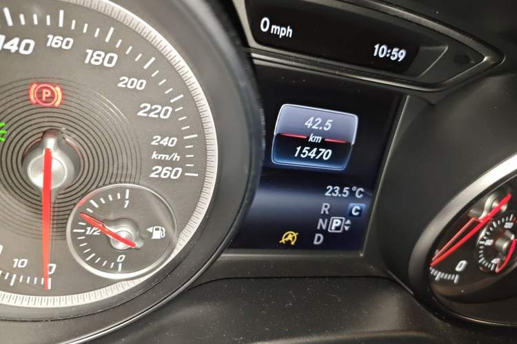 Used Mercedes-Benz CLA 2017 CLA 260 4MATIC Odometer Close Up