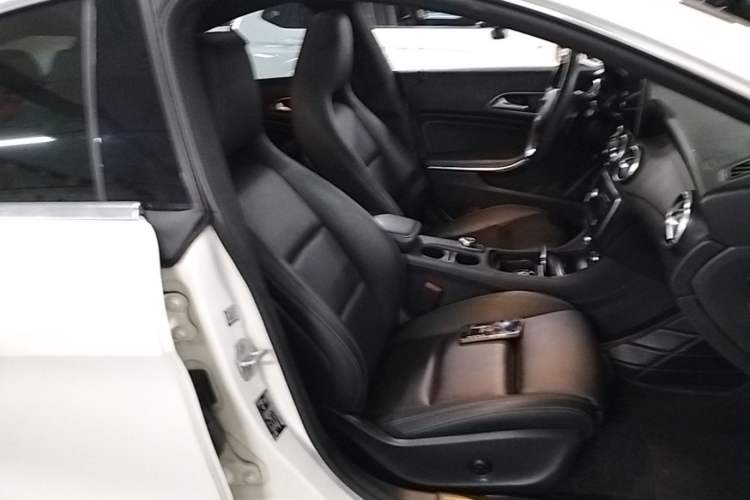 Used Mercedes-Benz CLA 2017 Facelifted CLA 200 Stylish Edition Right Front Seat