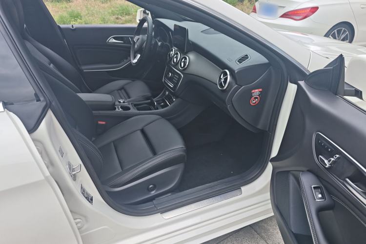 Used Mercedes-Benz CLA 2017 Facelifted CLA 200 Stylish Edition Right Front Seat