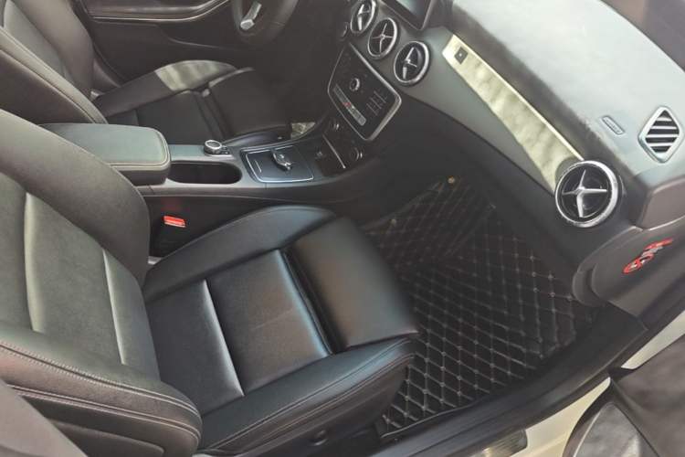 Used Mercedes-Benz CLA 2017 Facelifted CLA 200 Stylish Edition Right Front Seat